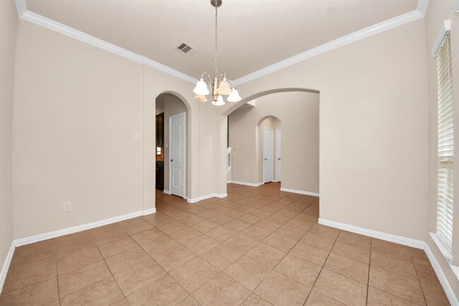 Building Photo - 122 Persimmon Dr