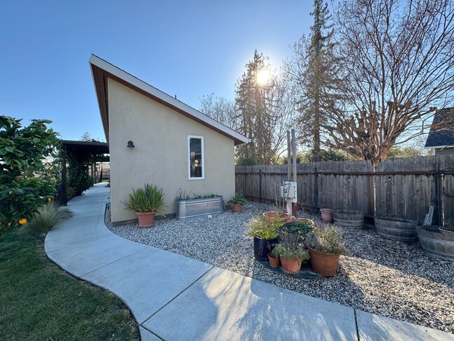 Building Photo - 4 Bedroom, 3 Bath Property in Napa Includi...