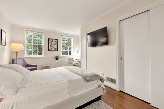 Building Photo - 1522 32nd St NW