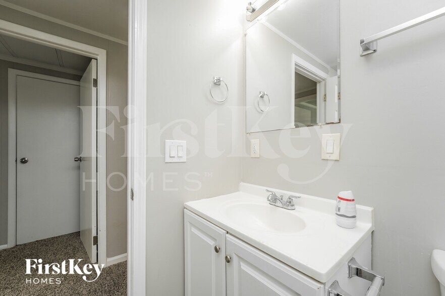 Building Photo - 1038 Adrian Cir SW