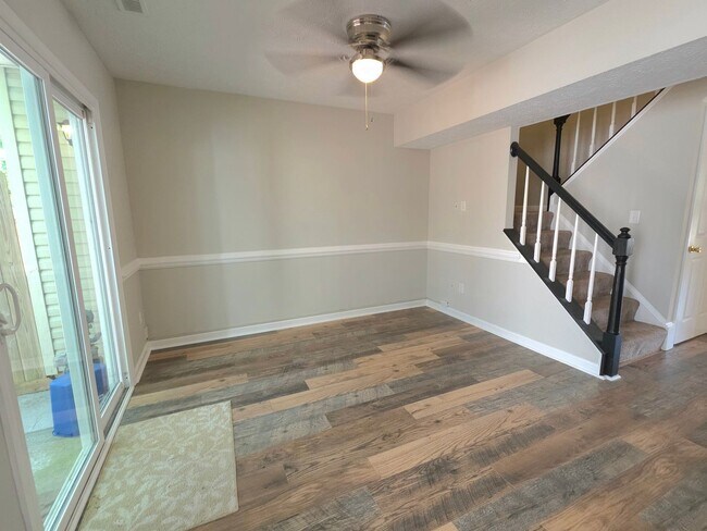Building Photo - Move in Ready 3 Bedroom Townhouse in Yorktown!