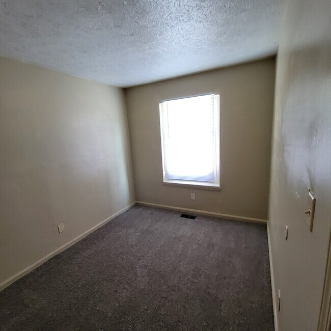 Building Photo - East side 4 Bedroom