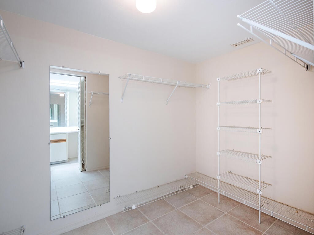 Building Photo - 513 Lake Louise Cir