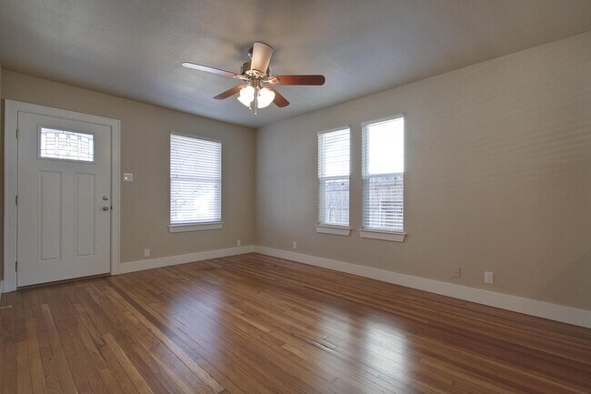 Building Photo - 2913 Rio Grande St