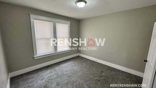 Building Photo - 919 N Willett St