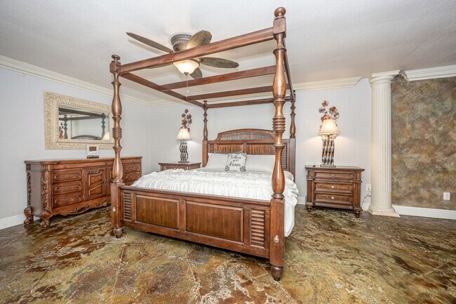 Building Photo - 3 Bedroom 2 Bath Back Bay Luxury Rental Home