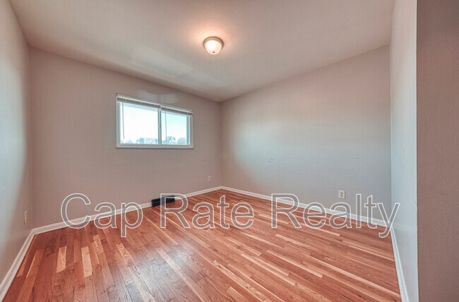 Building Photo - 26 S Hampton Rd