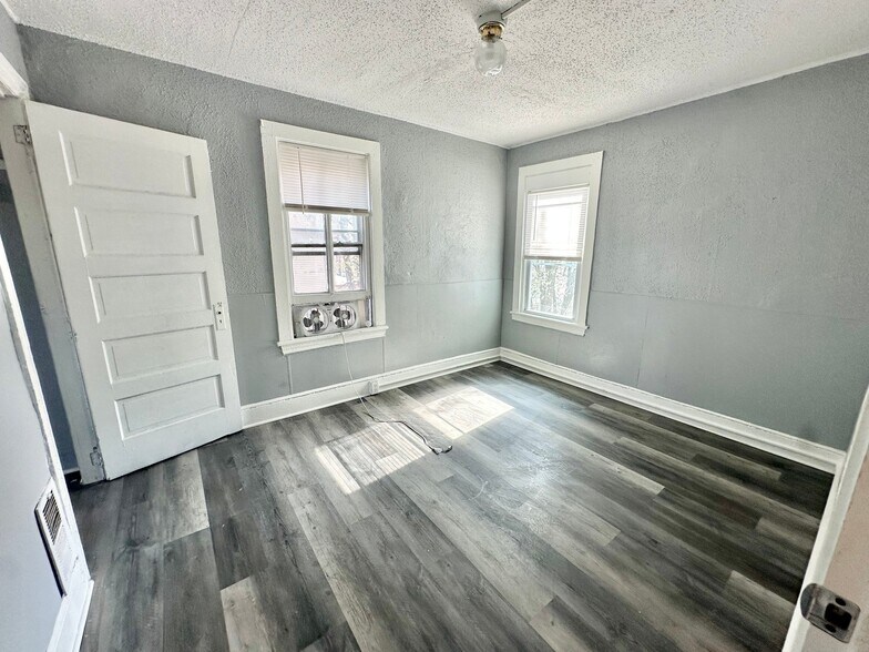 Building Photo - 223 S 3rd St