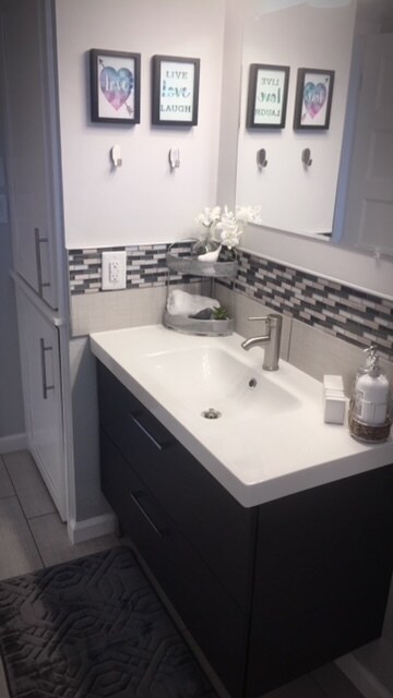 Building Photo - 7542 E 28th St