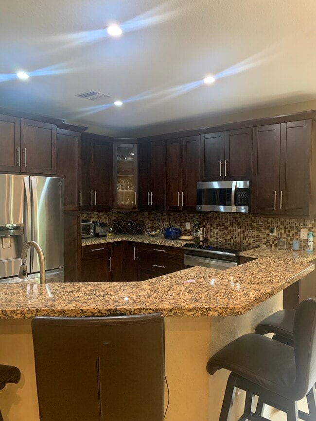 Building Photo - 2511 SW 24th Ct