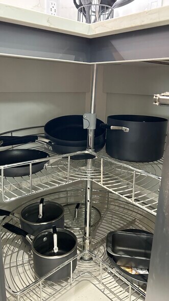 Building Photo - 6205 SE Circle St