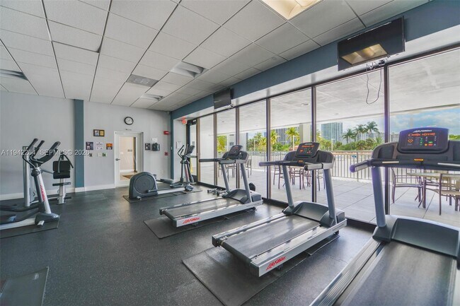 Building Photo - 3625 N Country Club Dr