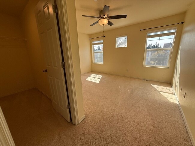 Building Photo - 4 Bedroom DuPont Home for Rent w/AC