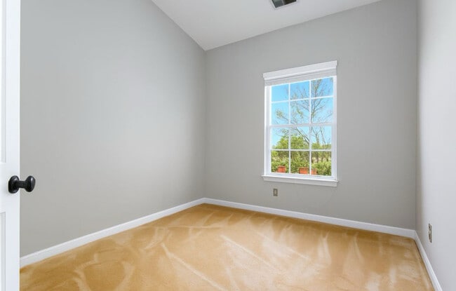 Building Photo - 124 Sanborn Pl