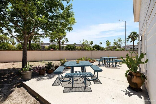 Building Photo - 16 San Esteban Ct