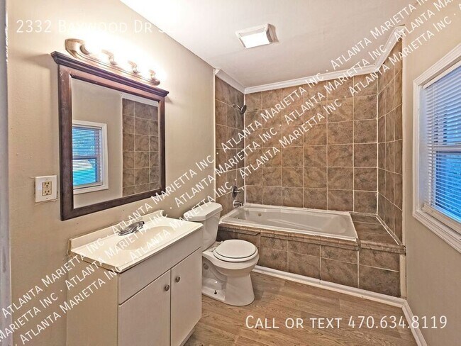 Building Photo - 2332 Baywood Dr SE