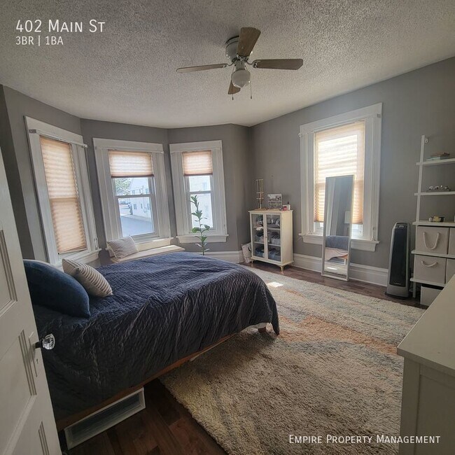 Building Photo - 3 Bedroom / 1 bathroom Home in Hellertown!!