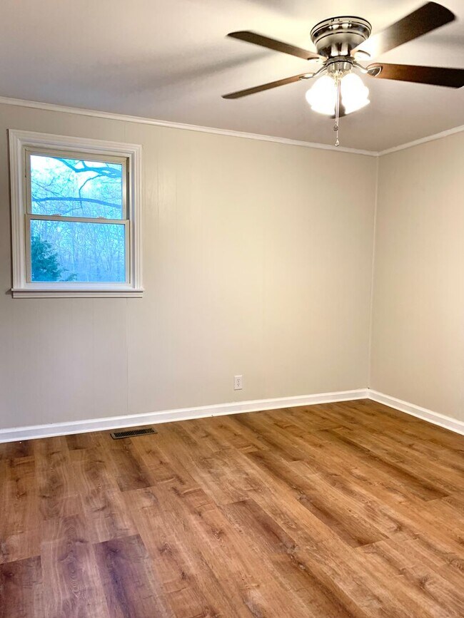 Building Photo - 321 Clearview Dr