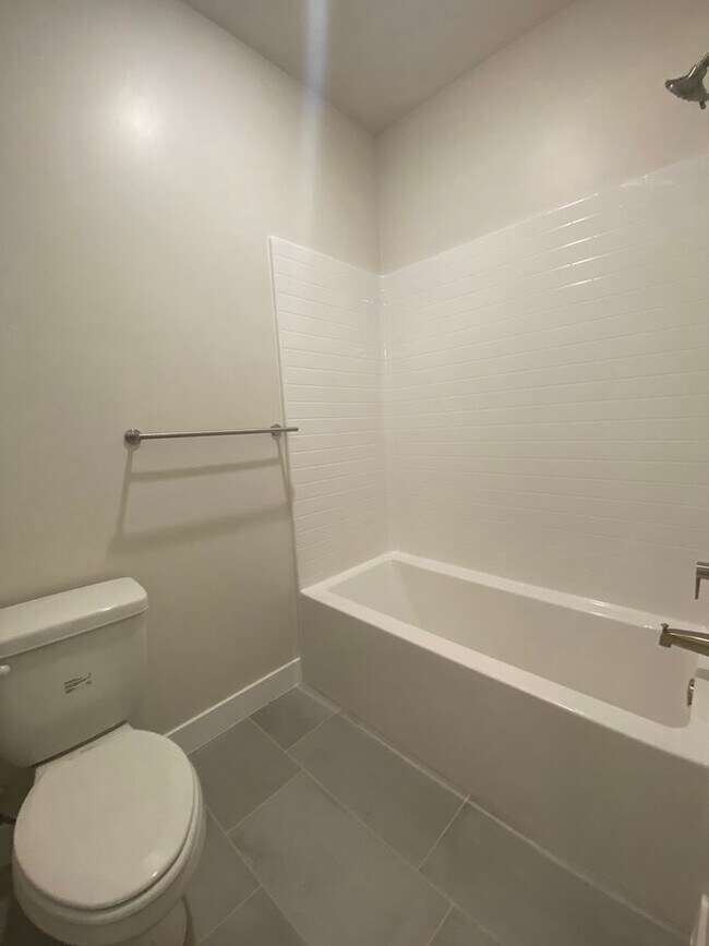 Building Photo - Beautiful townhome In Crimson Park