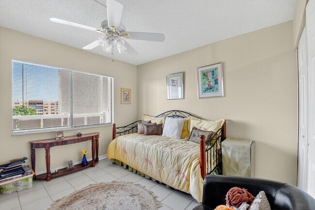 Building Photo - 14460 Strathmore Ln