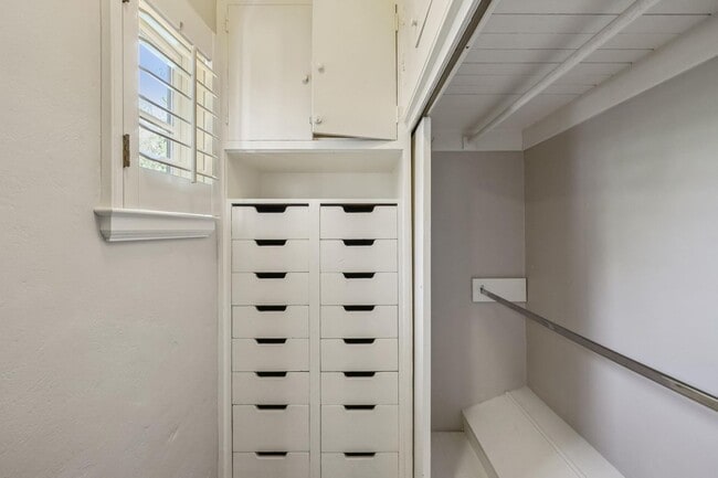 Building Photo - Mediterranean Beauty in Crescent Park – 5B...