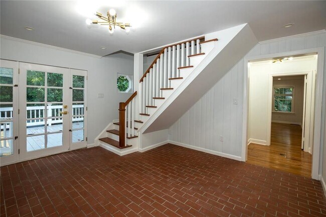 Building Photo - 1311 Roxboro Dr NE