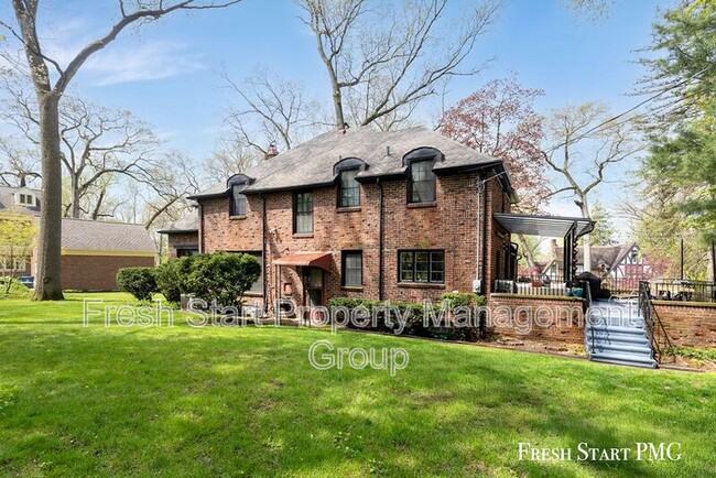 Building Photo - 28 Woodmer Ln