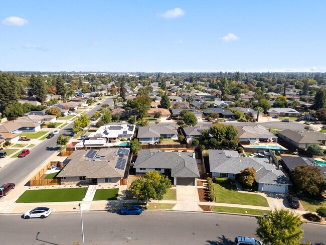 Building Photo - 6804 N Backer Ave