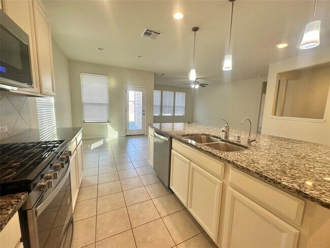 Building Photo - 7211 Loggia Pl
