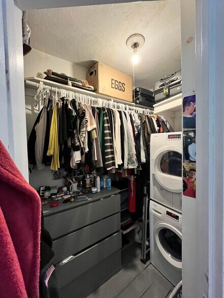 Building Photo - 35 Cooper St