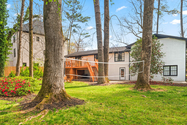 Building Photo - 550 High Point Ln