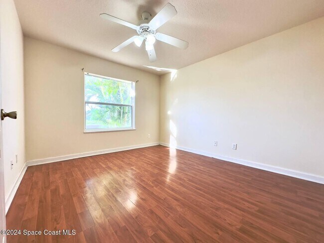Building Photo - 565 Limerick Dr