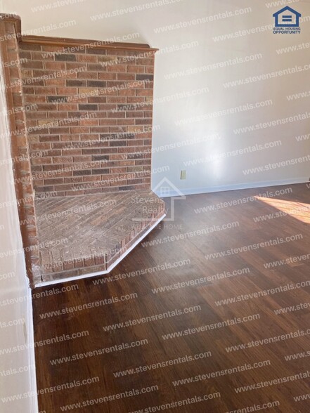 Building Photo - 402 Oriole Dr