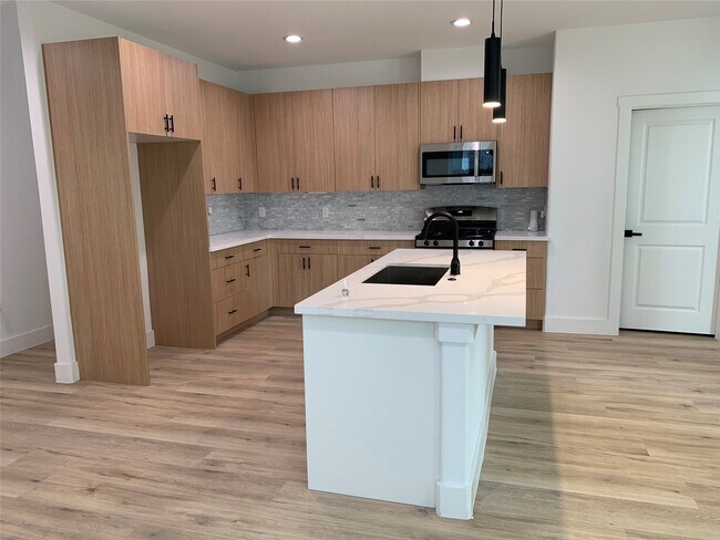 Building Photo - 9026 Scott St