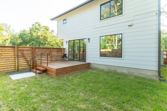 Building Photo - TX-AUS-113DEN