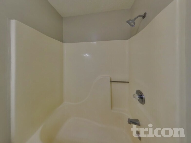 Building Photo - 6044 McClellan Ct