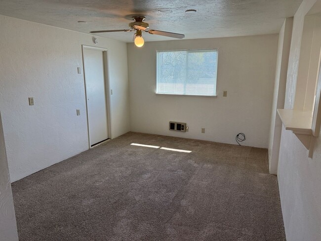 Building Photo - Large upstairs 2 bedroom apartment!