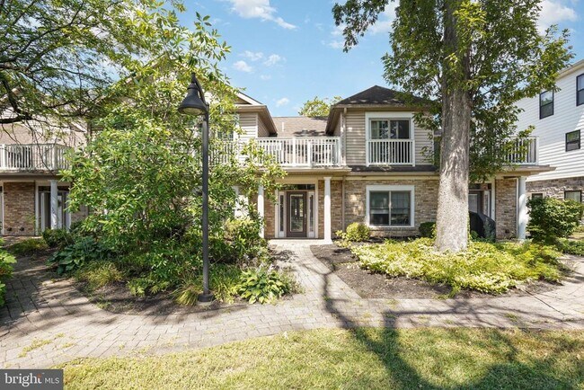 Building Photo - 163 High Pointe Dr