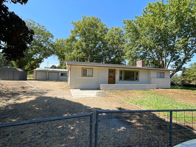 Primary Photo - Cozy Mid-Century Modern on a Half Acre!