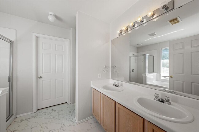 Building Photo - 14716 Lantern Dr
