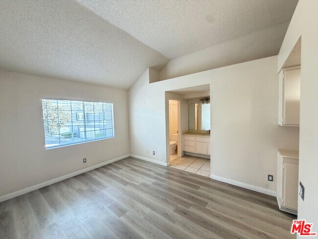 Building Photo - 5740 Canterbury Dr