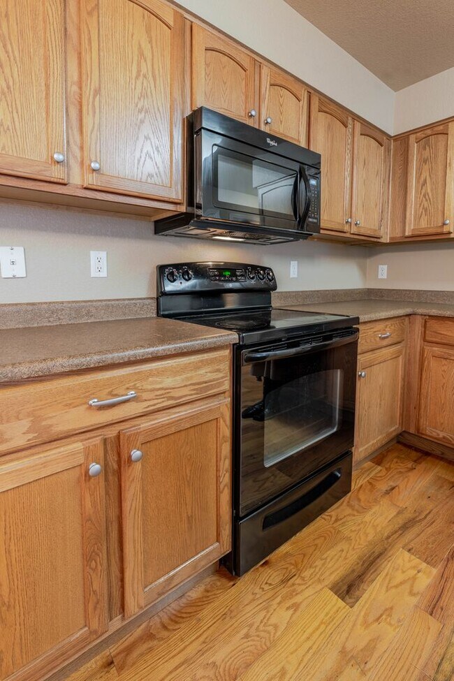 Building Photo - $2195 | 3BR/2.5BA | Dog Friendly Beautiful Home in Stetson Hills