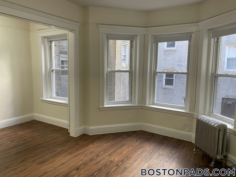 Building Photo - 1185 Boylston St