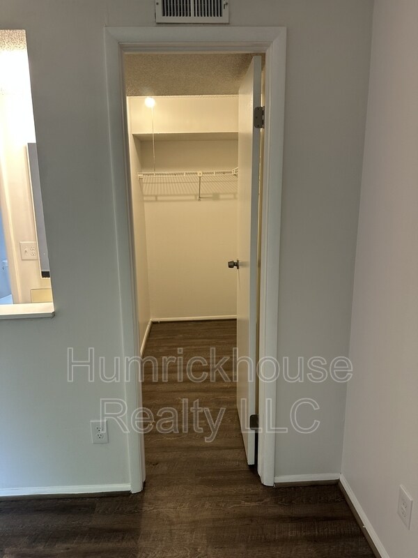 Building Photo - 3164 Central Ave