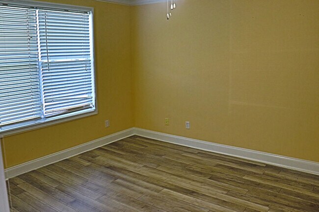 Building Photo - 4962 Grigsby Gate Way
