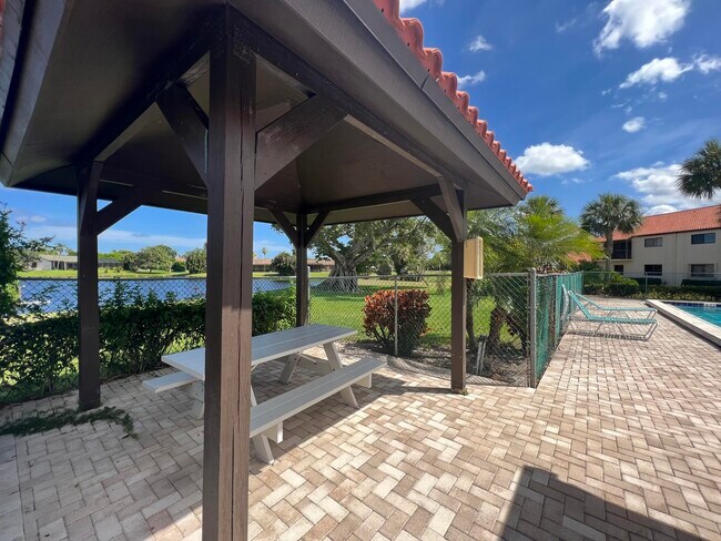 Building Photo - 2 Vía De Casas Sur