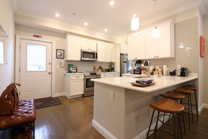 Building Photo - 17 Walk Hill St