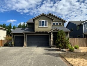 Building Photo - Puyallup Valley 4bdr 2.5bath w/ a POOL