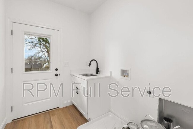 Building Photo - 2109 14th Ave N