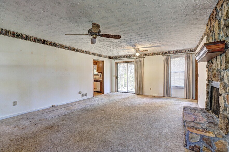 Building Photo - 503 Fayetteville Rd